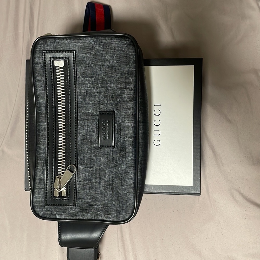 Selling Gucci belt bag not my style good conditions - Picture 4 of 6